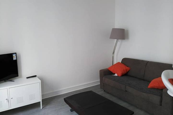 Entire apartment, Charming Parisian studio! in Ivry-sur-Seine, Val-de-Marne