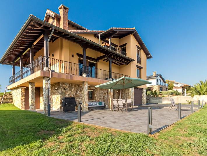 Ferienhaus für 12 Personen, mit Garten und Pool - 1