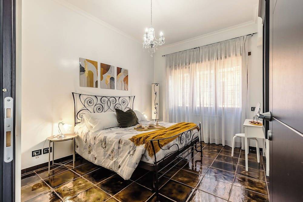 Entire apartment, 2 steps from Ciampino station, Rome in Ciampino, Via Francigena