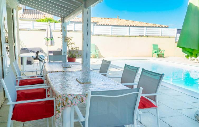 Location de vacances pour 10 personnes, avec terrasse ainsi que jardin et piscine, adapté aux familles à Meschers-sur-Gironde - 3