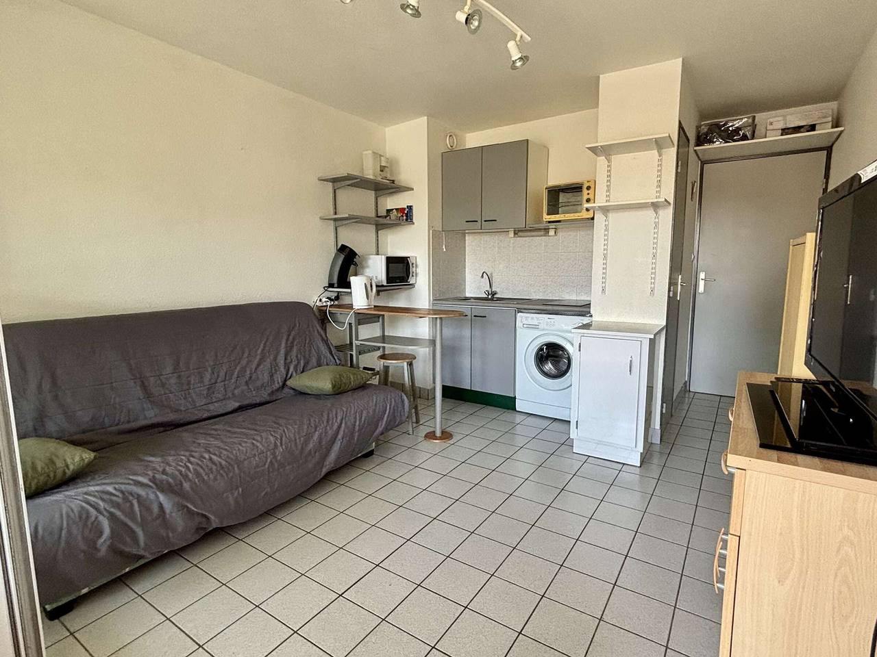 Entire apartment, Beachside Studio with Pool, Parking & Balcony - Argelès-sur-Mer in La Côte Vermeille, Argelès-sur-Mer