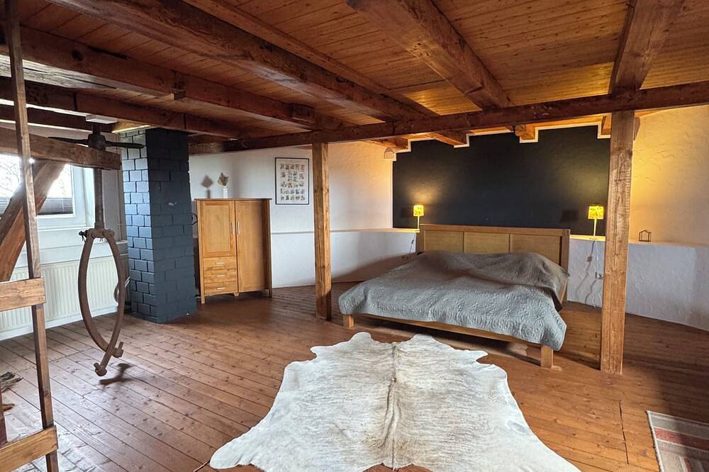 200 Jahre alte Windmühle als Ferienhaus nähe Greetsiel. Haustierfreundlich! in Krummhörn, Landkreis Aurich