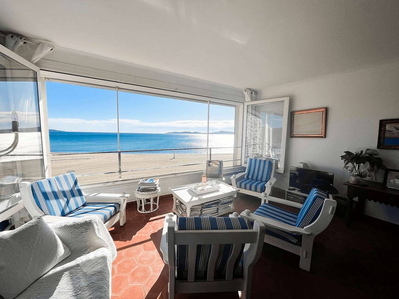 Ganze Wohnung, 3-Zimmer-Wohnung mit Meerblick, Strandzugang, Parkplatz in Port Grimaud in Port Grimaud, Grimaud