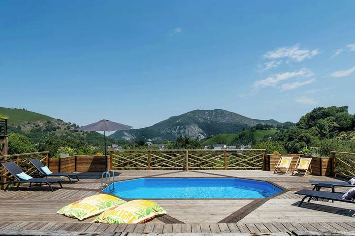 Location de vacances pour 10 personnes, avec balcon et piscine à Ségus