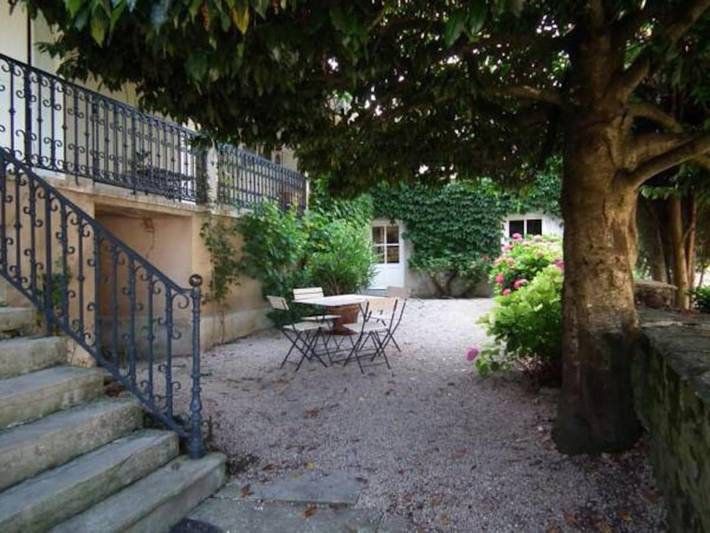 Location de vacances pour 14 personnes, avec Balcon et Terrasse ainsi que Jardin et Vue à Jambles