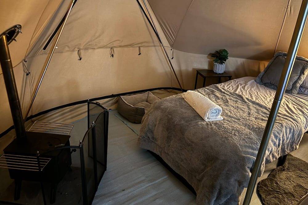 Cozy Hot Tent with Log Burner & Hot Tub Left Tent in Isle of Anglesey