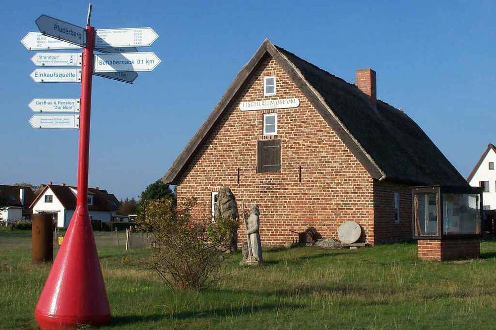 Entire apartment, Holiday apartment under thatched roof, only 100 m to the Baltic Sea beach in Neuendorf Hiddensee Island, Hiddensee