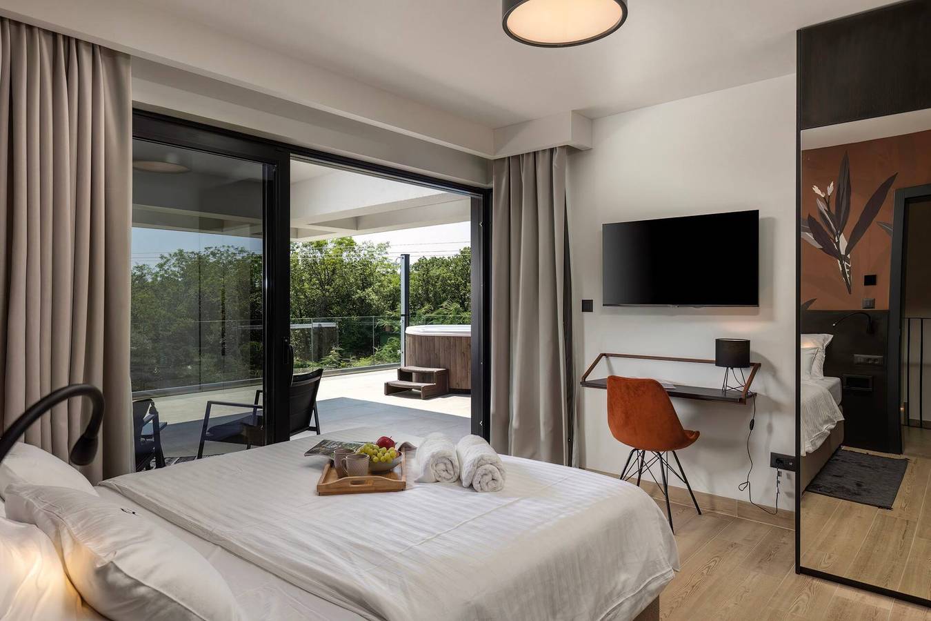 Vila Zorina grijani bazen, jacuzzi i sauna, privatni parking, kućni ljubimci in Umaška regija