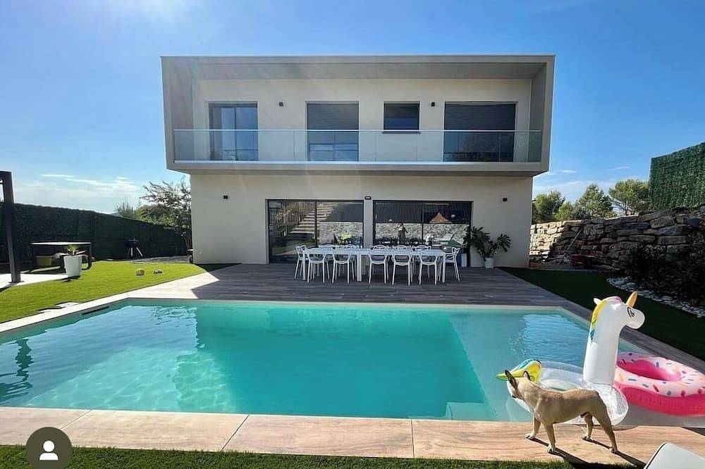 Bellevue Swimming pool Jacuzzi & Private Cinema Room Clim 8 to 10 travellers boulodrome in Saint-Gély-du-Fesc, Mediterranean Coast (France)