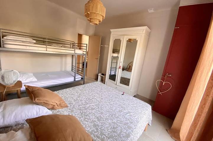 Maison de vacances bord de mer tout confort, entièrement rénovée et climatisée in La Capte, Hyeres
