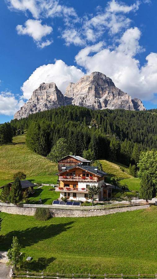 Chalet für 4 Personen, mit Terrasse und Garten sowie Ausblick in Cortina d'Ampezzo