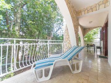 Ferienwohnung für 6 Personen, mit Garten in Njivice