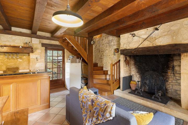 Maison de caractère avec terrasse et piscine privée – centre Domme in Domme, Périgord Noir