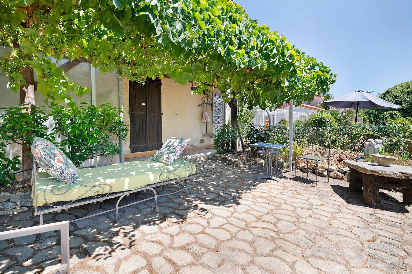 Gîte La Villa Vigneronne : maison de vacances avec piscine privée, Wi-Fi et climatisation in Castelginest, Toulouse et ses environs