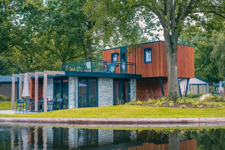 Vakantiehuis voor 9 personen, with Balkon/Terras and Terras as well as Tuin and Zwembad in Kaatsheuvel