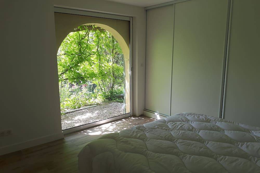 Appartement entier, Dans un écrin de verdure à 2 pas du centre ville pour 2 personnes in Salon-de-Provence, Région d'Aix-en-Provence