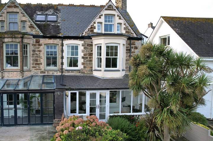 Log cabin for 7 people, with terrace in Perranporth