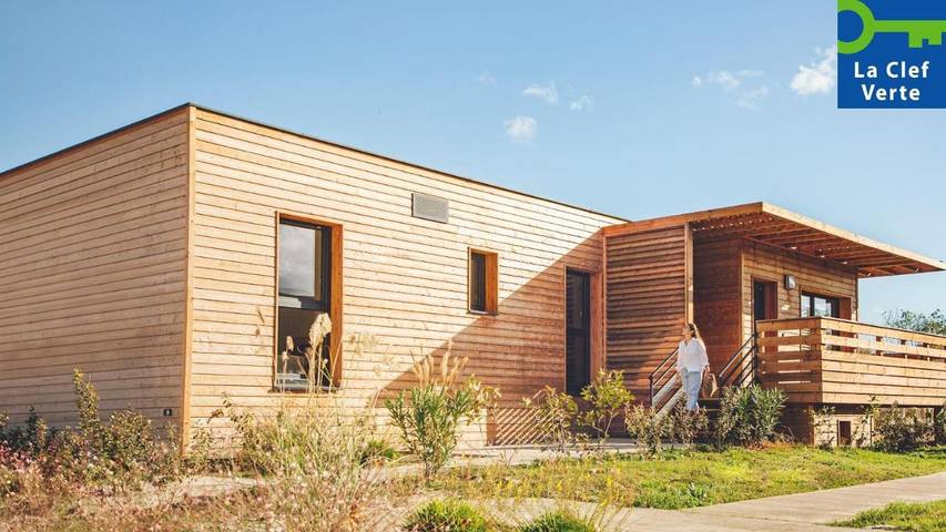 Appart’hôtel pour 4 personnes, avec Balcon et Terrasse ainsi que Jardin et Piscine