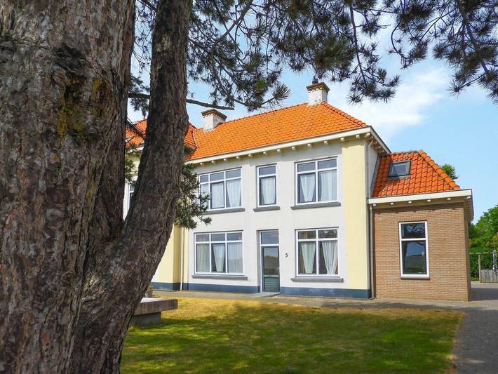 Ferienhaus für 22 Personen, mit Balkon/Terrasse und Terrasse sowie Garten in Westkapelle