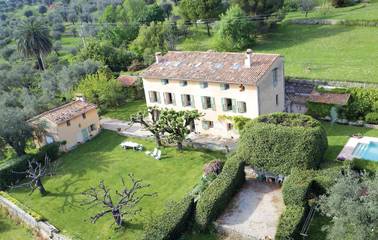 Maison de vacances pour 4 personnes, avec jardin ainsi que terrasse et piscine dans les Alpes maritimes