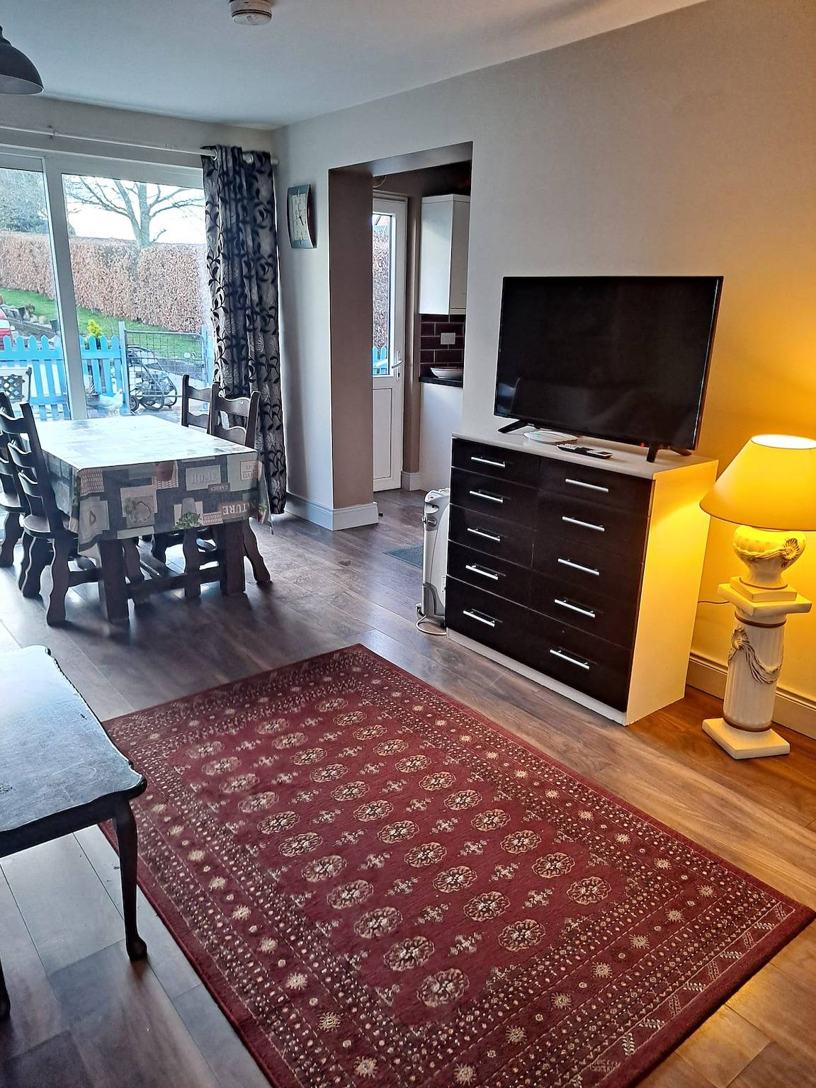 Entire holiday apartment, 2-Bed Apartment Sleeps 6 with Parking in County Kildare