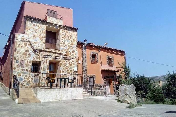 Gîte pour 13 personnes, avec terrasse, animaux acceptés - 1