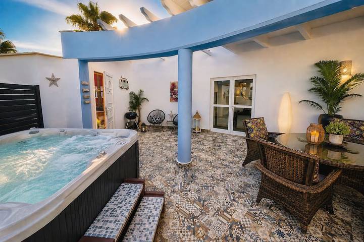 Villa für 5 Personen, mit Balkon und Whirlpool sowie Terrasse und Pool auf Fuerteventura