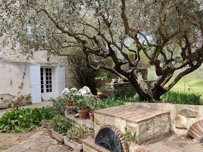 Location de vacances pour 5 personnes, avec jardin ainsi que vue et terrasse à Boulbon - 2