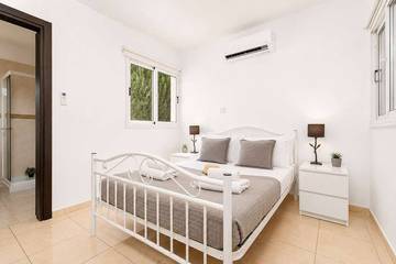 Holiday Rental for 10 People in Nissi Beach, South Cyprus, Photo 1