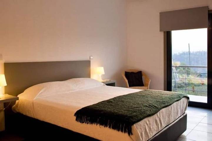 Gîte pour 6 personnes, avec jardin dans Alpendurada - 3