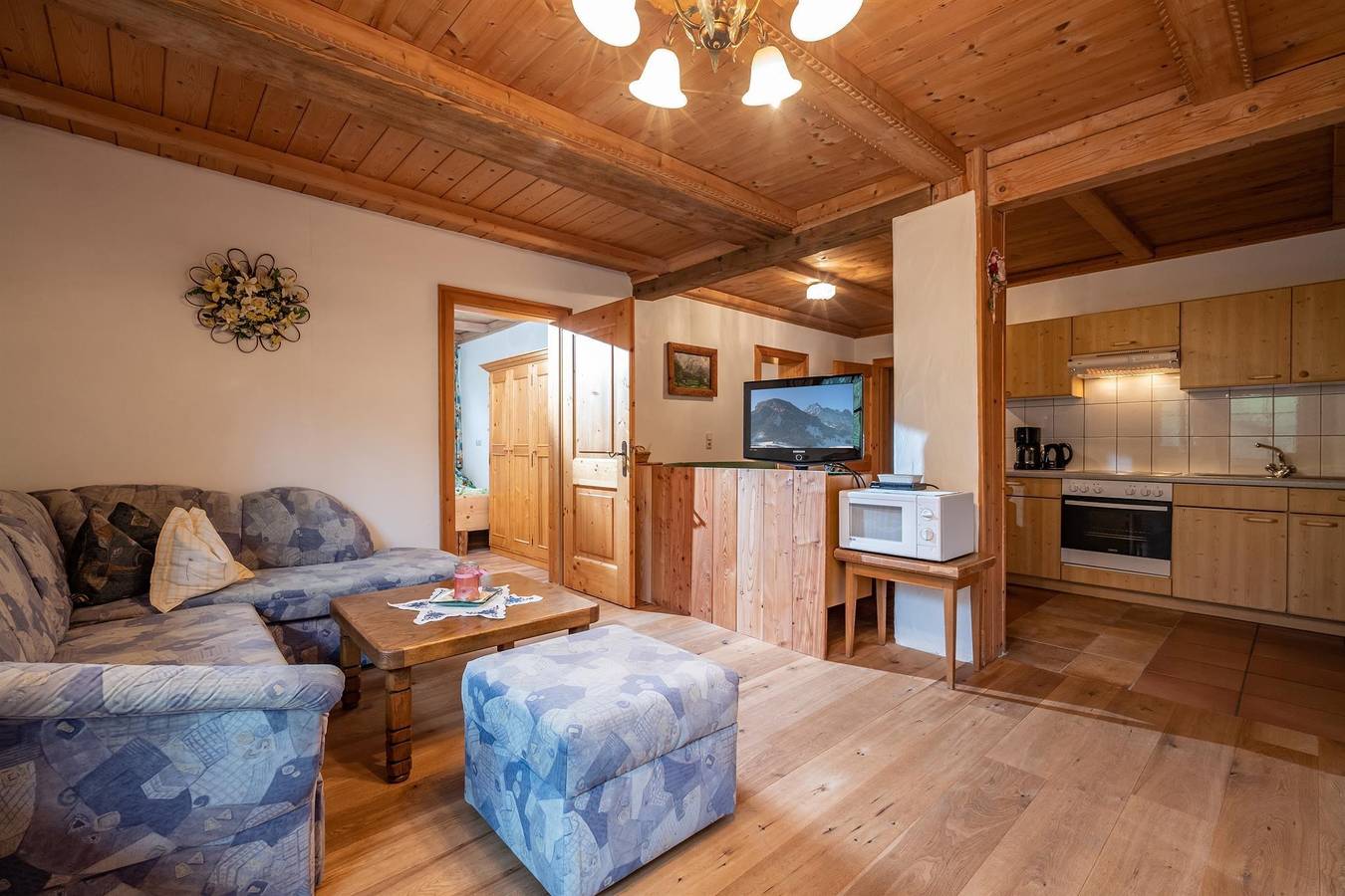 Ganze Ferienwohnung, Appartement C, 3 Schlafzimmer mit Balkon in Kirchdorf in Tirol, Kaisergebirge