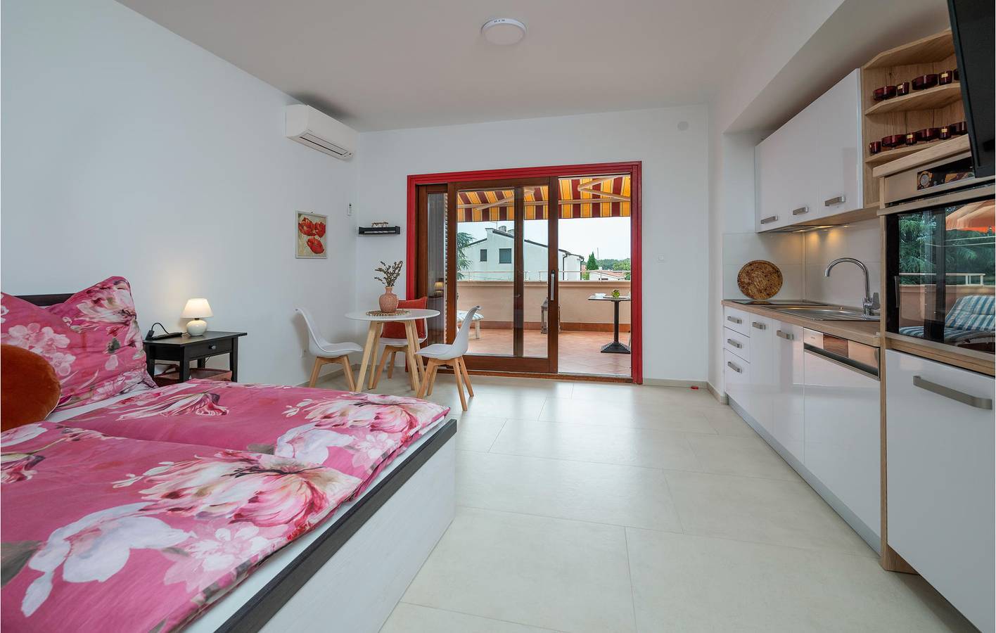Apartamento vacacional entero, Encantador apartamento con piscina, terraza y a 2 km de Bijela Plaža in Medulin City, Medulin