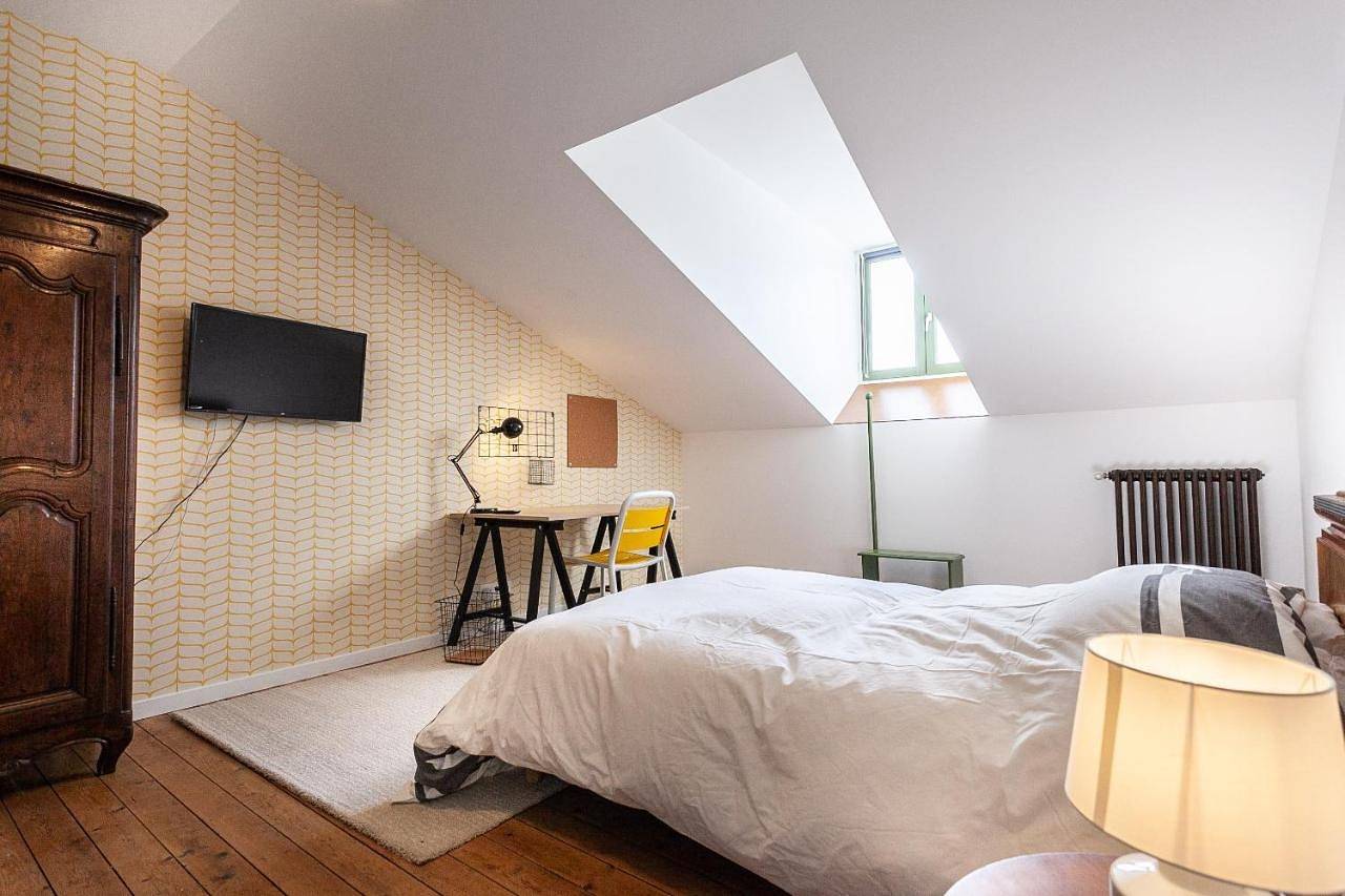 Double Room with Private Bathroom in Cluny, Région de Mâcon