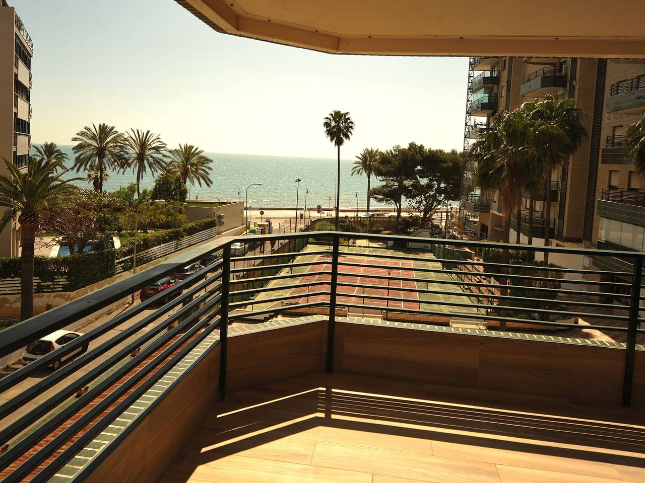 Entire apartment, Spacious apartment in Benicàssim with parking in Benicassim, Costa del Azahar