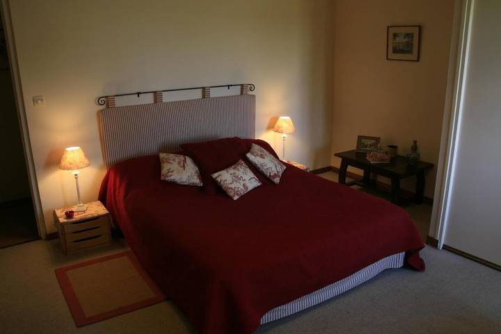 Location de vacances pour 2 personnes, avec jardin ainsi que piscine et vue à Montrésor - 4