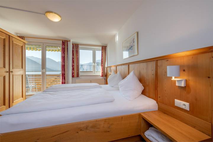 Ganze Ferienwohnung, Apartment/2 Schlafräume/Du od. Bad, Wc in Zell am See (Stadt), Zell am See