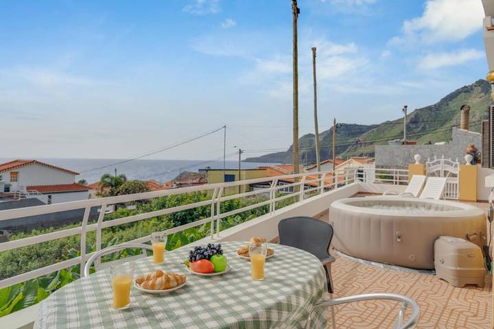 Ferienhaus für 6 Personen, mit Balkon und Terrasse sowie Ausblick