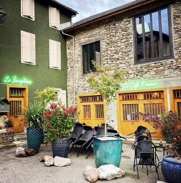 Gîte pour 3 personnes, avec jardin ainsi que terrasse et vue à Siguer