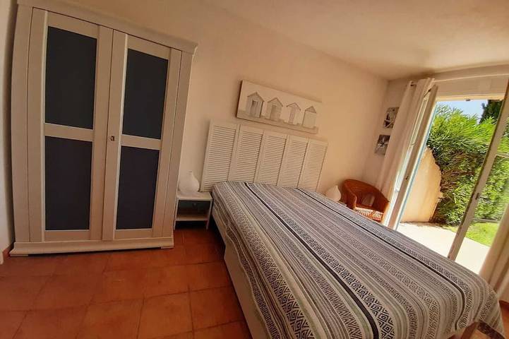 Magnífica vista al mar, aire acondicionado, jardín, dominio privado con gran piscina, wifi gratuito in Roquebrune-sur-Argens, Costa mediterránea (Francia)