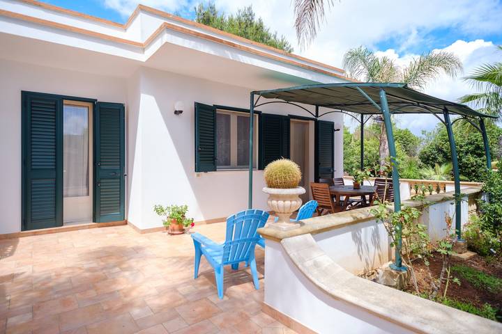 Appartamento intero, Appartamento Pet-Friendly 'Villetta del Salento 2' con giardino e A/C in Racale, Golfo di Taranto
