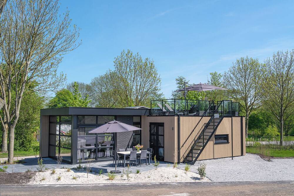 Luxus und Platz für 6 Personen: Diese Villa bietet drei Schlafzimmer, zwei Badezimmer und eine sonnige Dachterrasse zum Entspannen. in Workum, Ijsselmeer