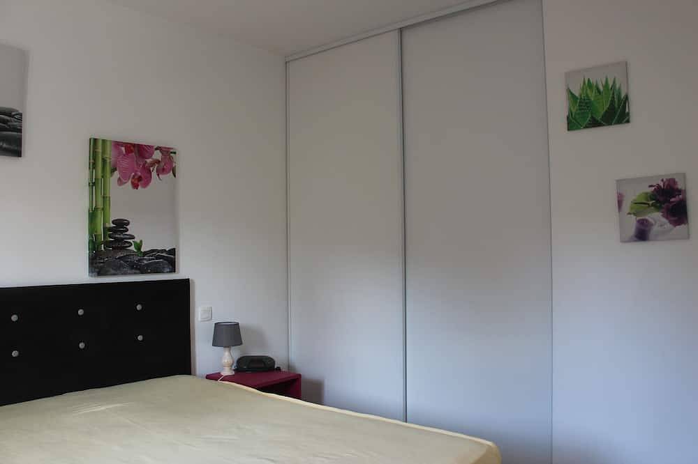 Appartement entier, Appartement 2/4 personnes à Binic terrasse au sud, à 200 m de la plage et port in Binic, Côte de Goëlo