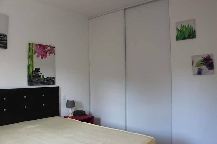 Gîte pour 4 personnes, avec Balcon ainsi que Jardin et Piscine dans Plage De La Banche Binic - 4