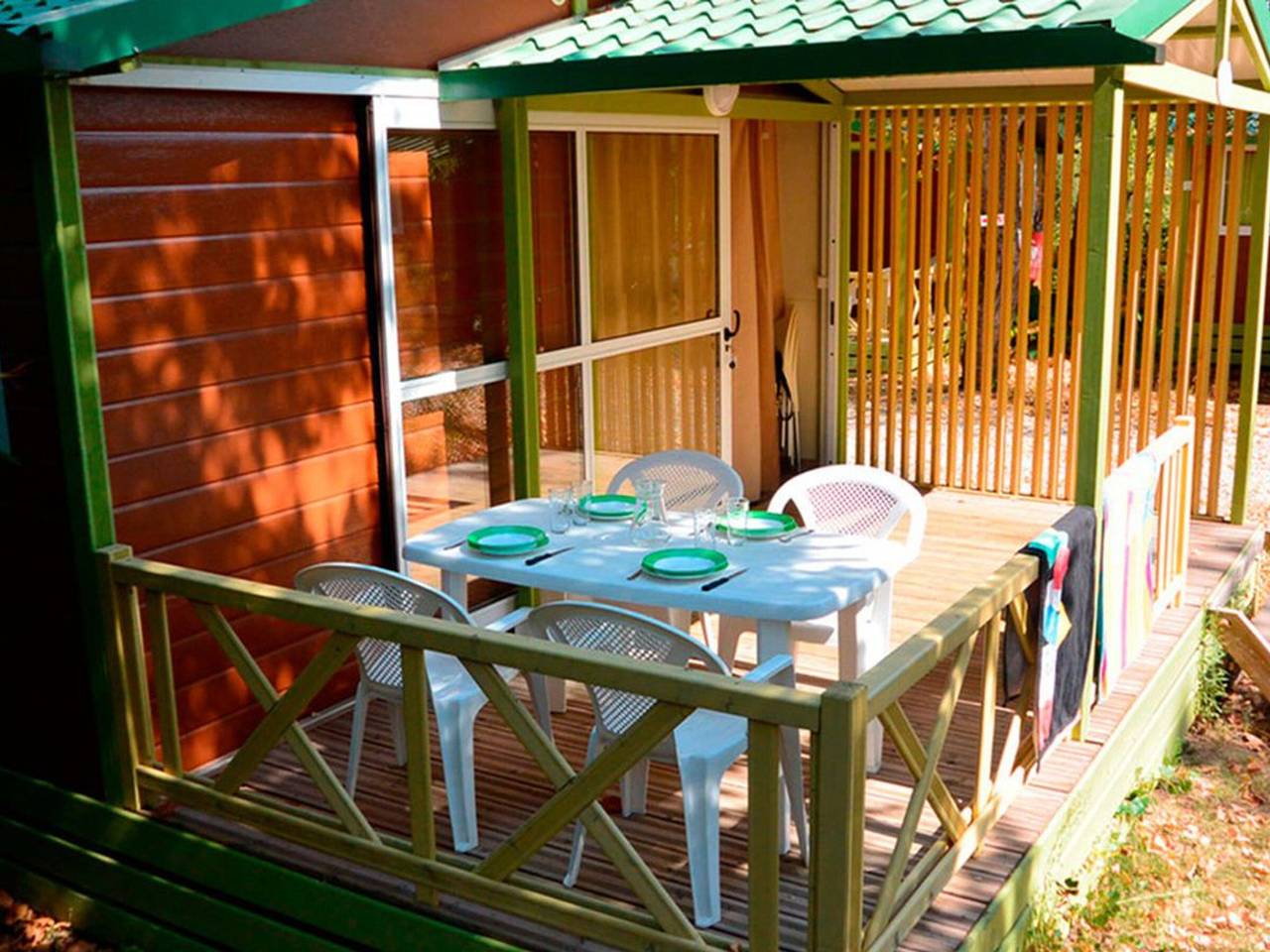 Cozy Chalet with Terrace - 1 bedroom, 2 people in Collias, Nimes region