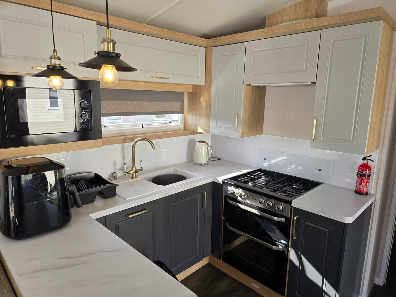 3 Bed-Sleeps 8-Free Parking-5 Min to Beach in Highlands