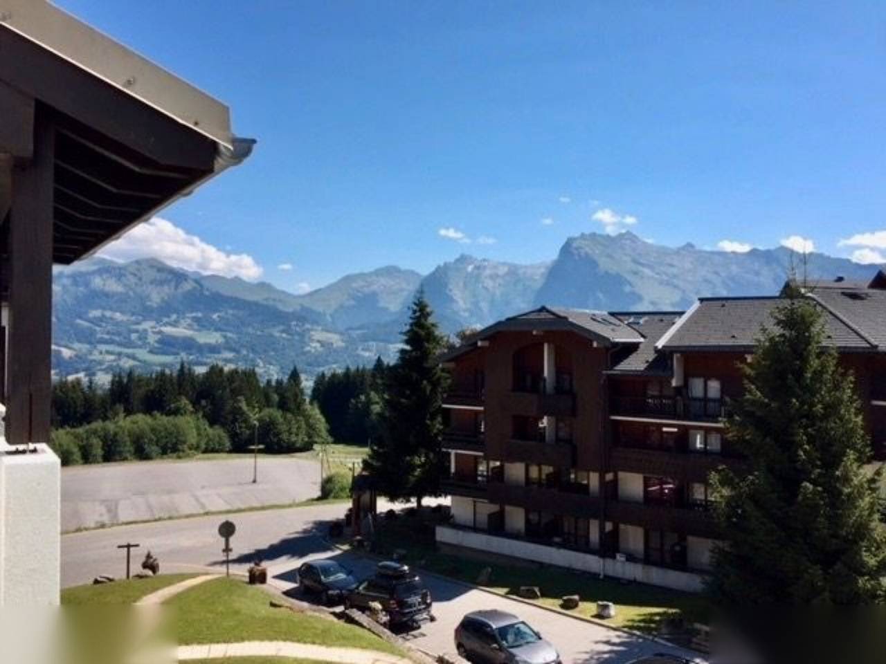 Entire apartment, Apartment "Au Pieds des Pistes" in Les Esserts with Mountain View, Balcony and Wi-Fi in Station de Morillon, Grand Massif
