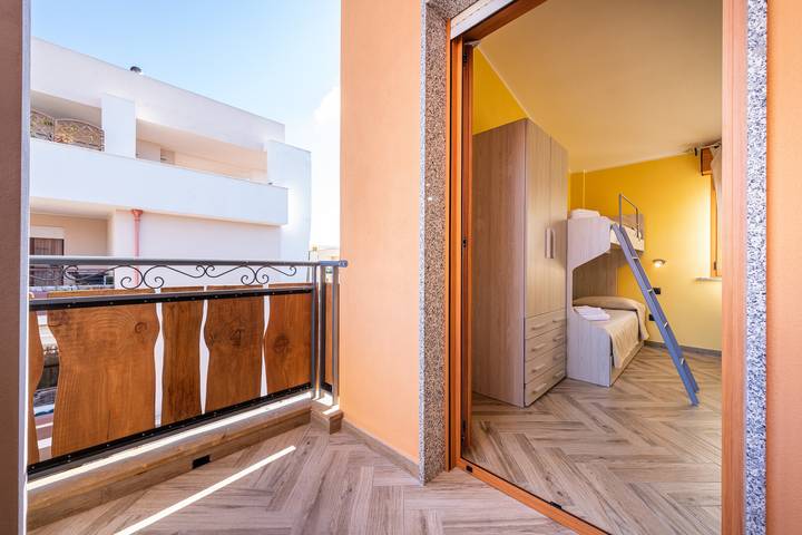 Appartamento intero, Spaziosa casa vacanze "Paradise Home" con Wi-Fi e balcone in Quartu Sant'Elena, Campidano