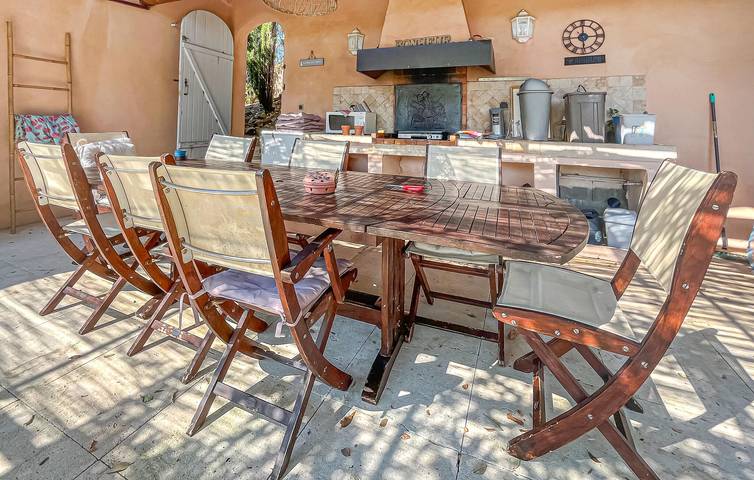 Location de vacances pour 10 personnes, avec jardin ainsi que piscine et terrasse, animaux acceptés à Mallemort - 2