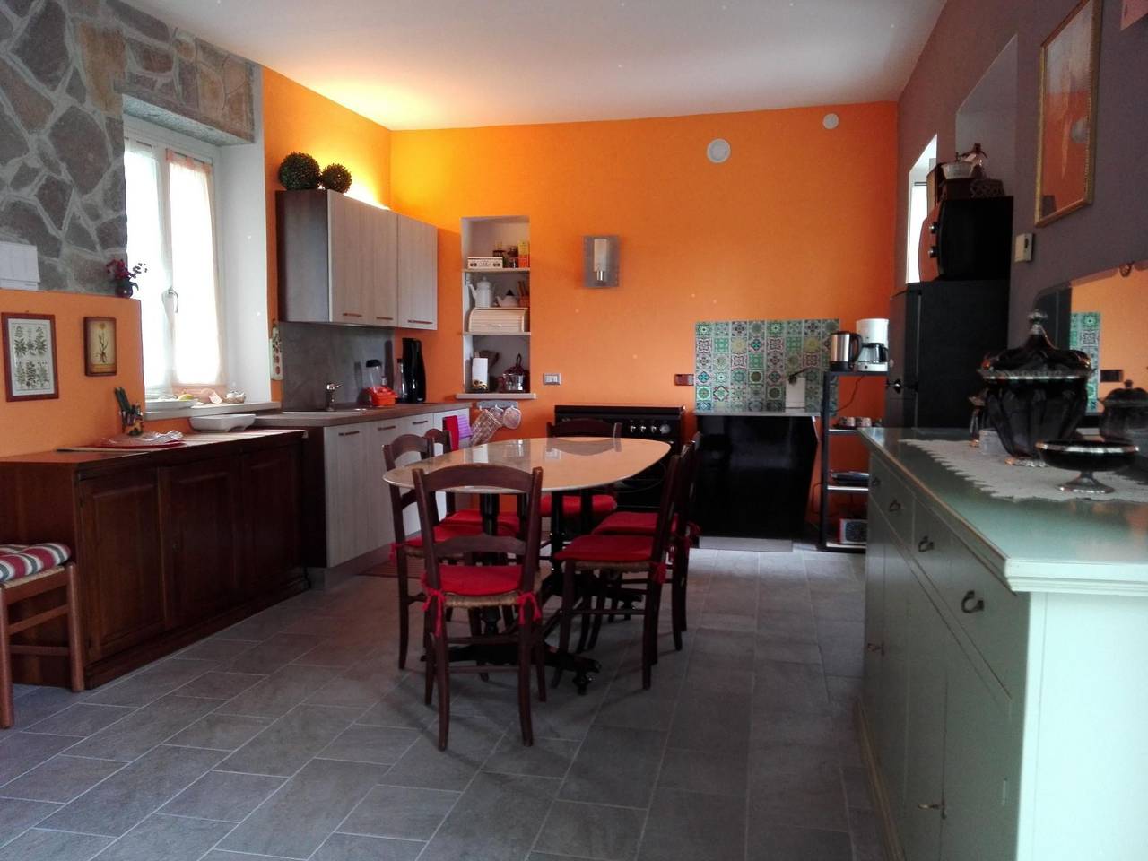 Haus "Badinot" mit privatem Garten und Grill in Diano d'Alba, Langhe
