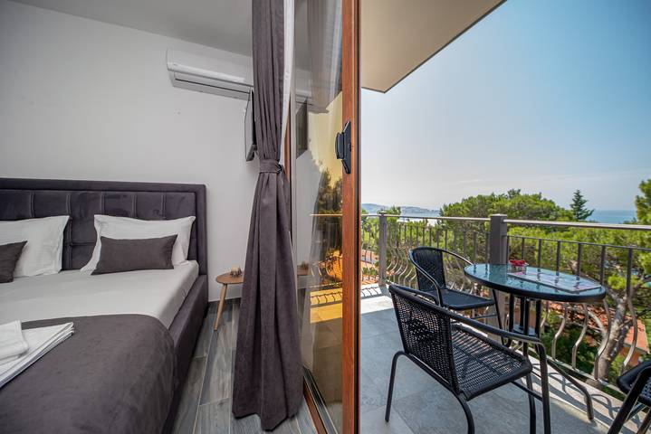 Apartamento entero, Apartamento de vacaciones para 4 personas con balcón/terraza in Šušanj, Montenegro Coast